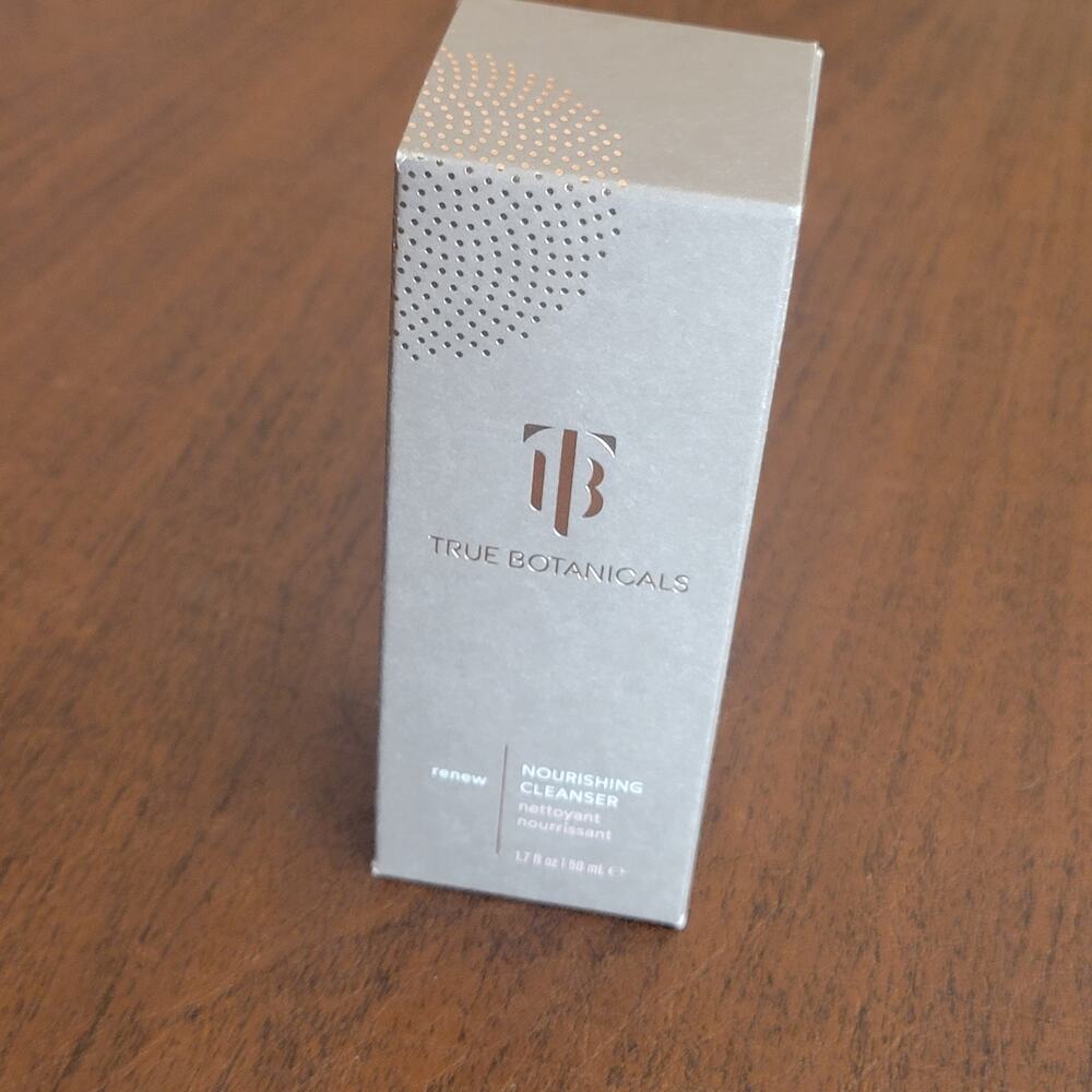 True Botanicals Renew Nourishing Cleanser 1.7 Oz 50 mL travel Sz New in the box